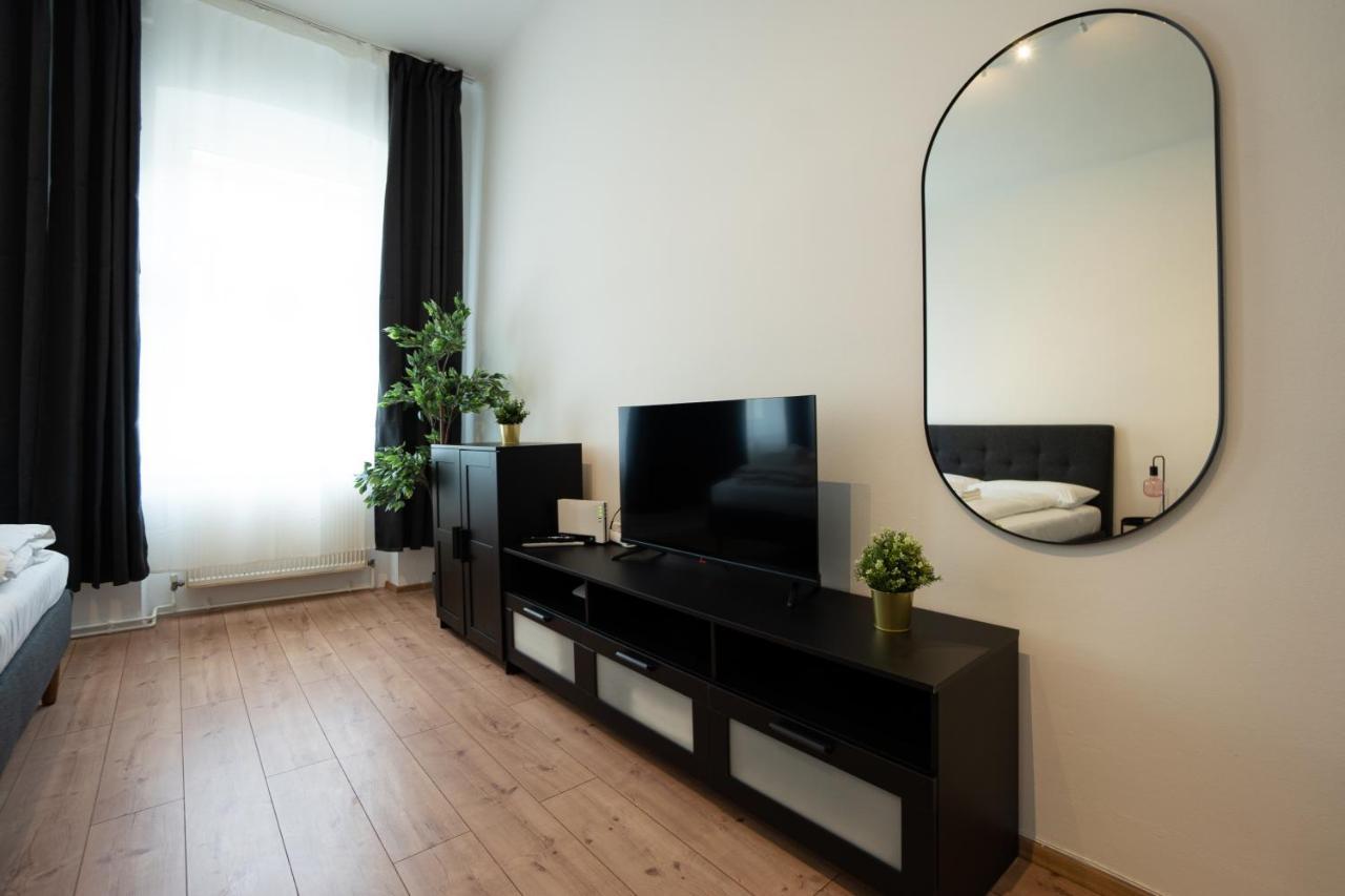 Lovely 1-Bedroom Apartment Next To Praterstern Viena Exterior foto