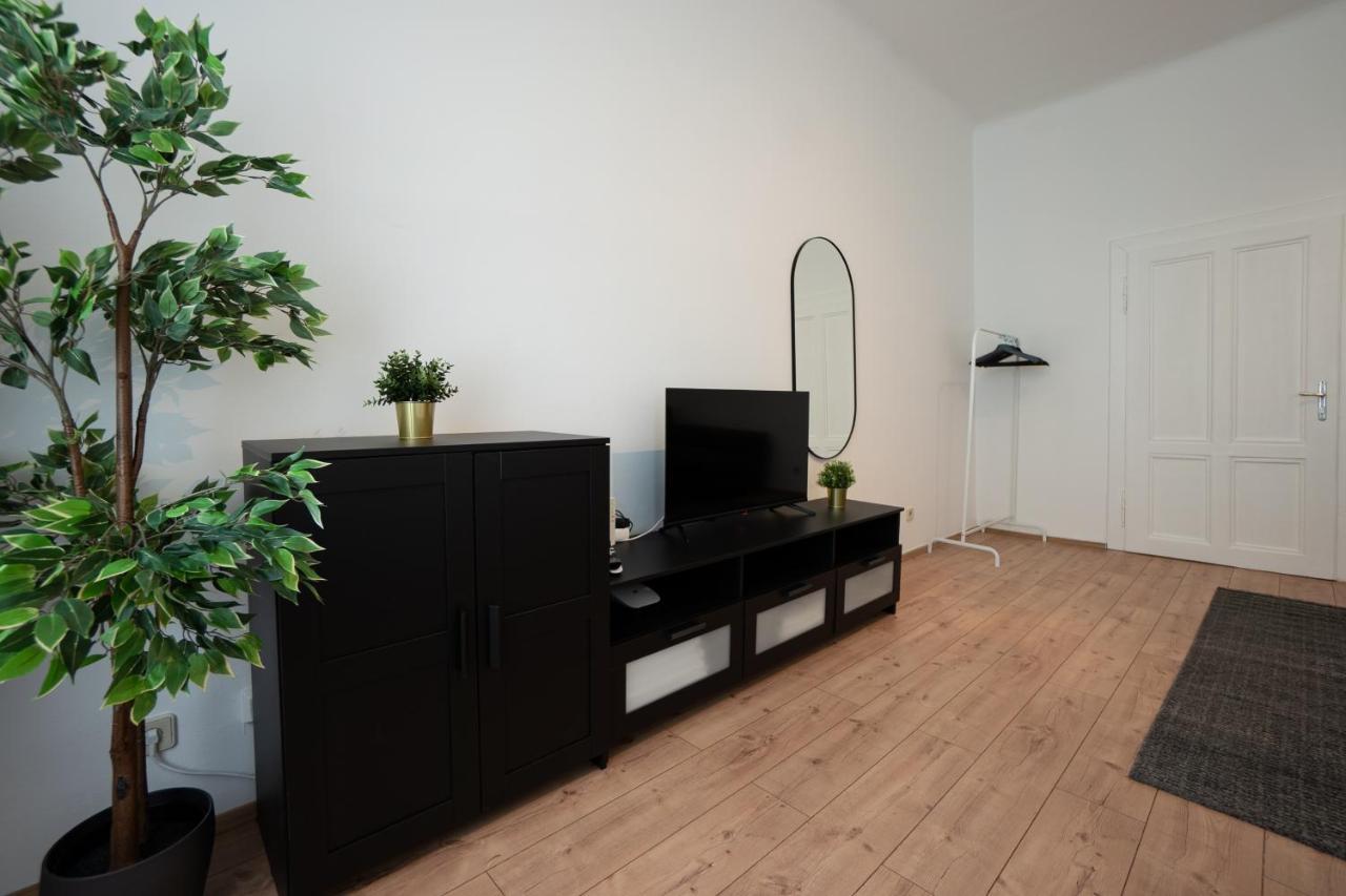 Lovely 1-Bedroom Apartment Next To Praterstern Viena Exterior foto